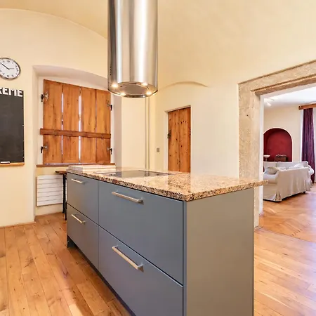 Spacious & Quiet 2-bedroom Under Castle Apartmán Praha