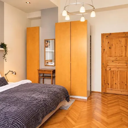 Spacious & Quiet 2-bedroom Under Castle Apartmán Praha